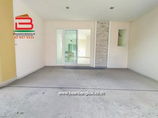 For sale 4 bedrooms townhouse in Sai Mai, Bangkok