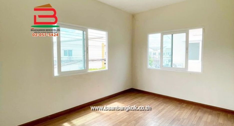 For sale 4 bedrooms townhouse in Sai Mai, Bangkok