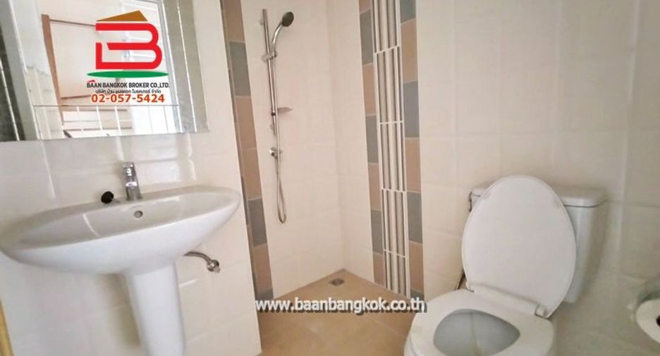 For sale 4 bedrooms townhouse in Sai Mai, Bangkok
