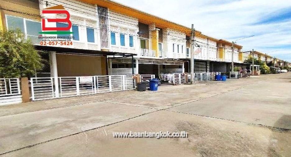 For sale 4 bedrooms townhouse in Sai Mai, Bangkok