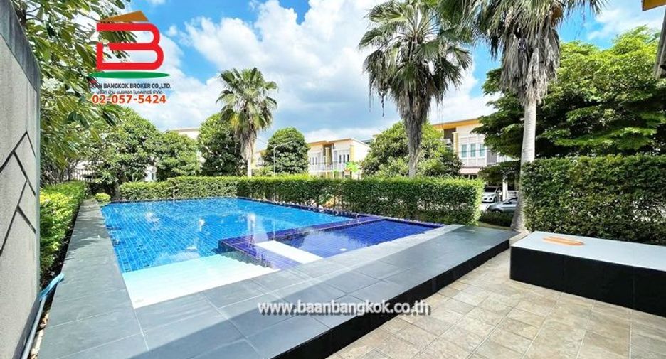 For sale 4 bedrooms townhouse in Sai Mai, Bangkok