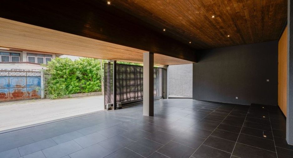 For sale 4 bedrooms house in Don Mueang, Bangkok