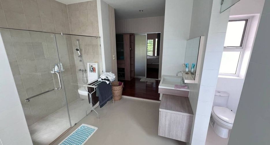 For sale 5 bedrooms house in Mueang Chiang Mai, Chiang Mai