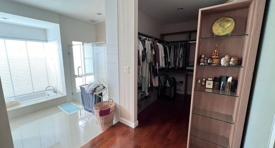 For sale 5 bedrooms house in Mueang Chiang Mai, Chiang Mai