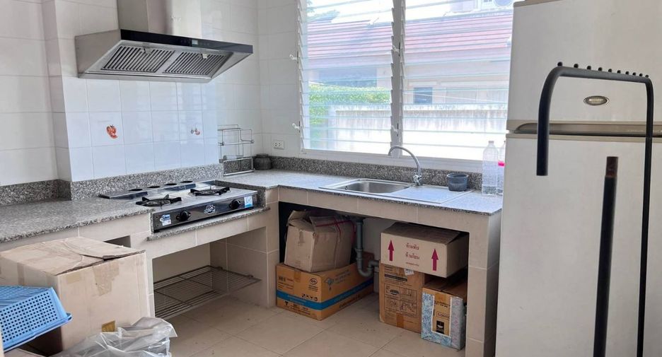 For sale 5 bedrooms house in Mueang Chiang Mai, Chiang Mai