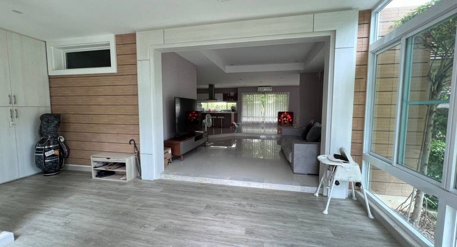 For sale 5 bedrooms house in Mueang Chiang Mai, Chiang Mai