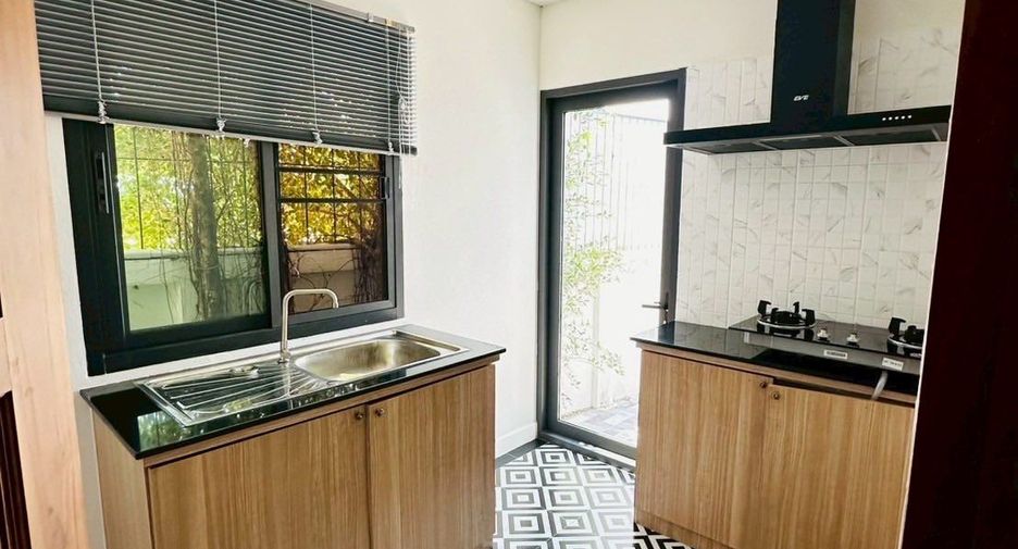 For rent 5 bedrooms villa in San Sai, Chiang Mai