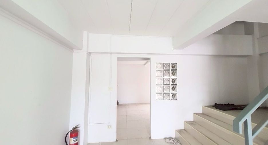 For sale 3 bedrooms retail Space in Krathum Baen, Samut Sakhon