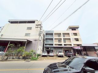 For sale 3 bed retail Space in Krathum Baen, Samut Sakhon