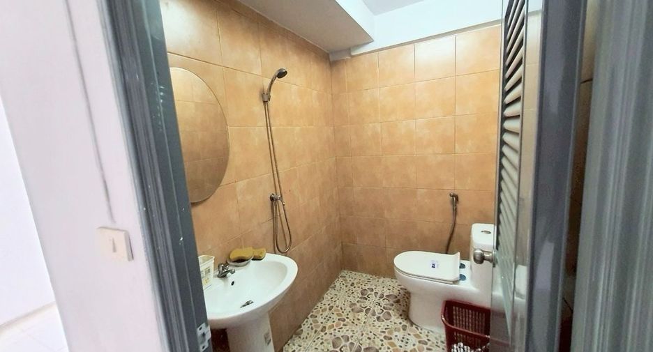 For sale 3 bedrooms retail Space in Krathum Baen, Samut Sakhon
