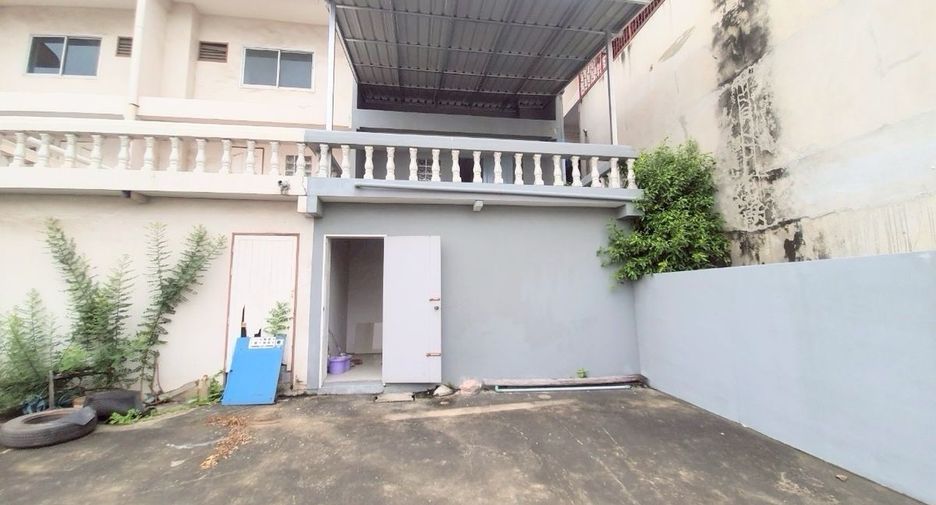 For sale 3 bedrooms retail Space in Krathum Baen, Samut Sakhon