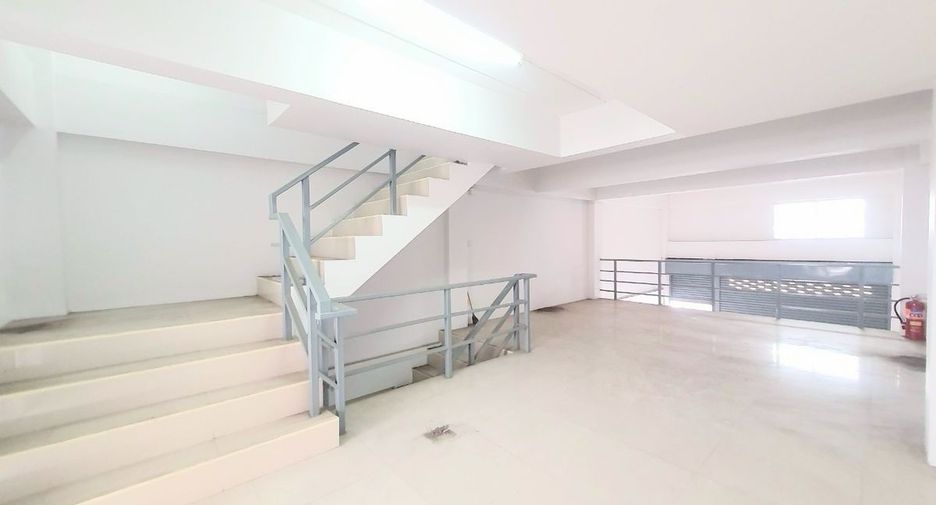 For sale 3 bedrooms retail Space in Krathum Baen, Samut Sakhon