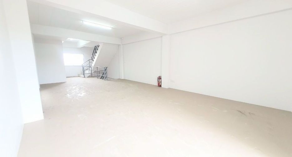 For sale 3 bedrooms retail Space in Krathum Baen, Samut Sakhon