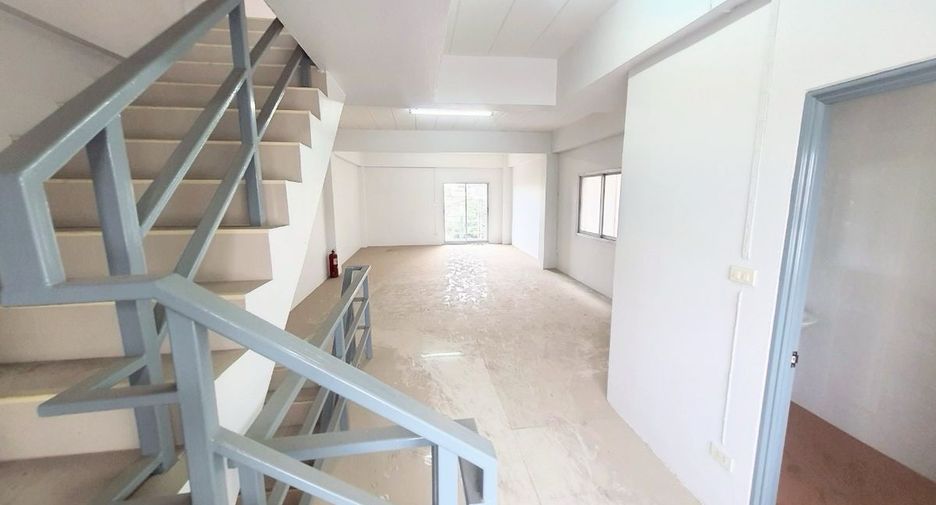 For sale 3 bedrooms retail Space in Krathum Baen, Samut Sakhon