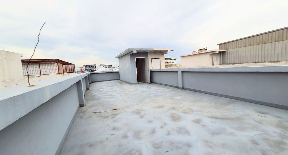 For sale 3 bedrooms retail Space in Krathum Baen, Samut Sakhon