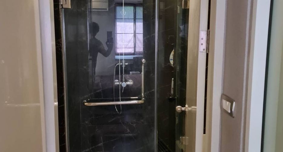 For sale 1 bed condo in Khlong Toei, Bangkok