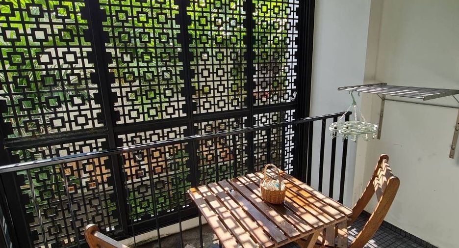 For sale 1 bed condo in Khlong Toei, Bangkok