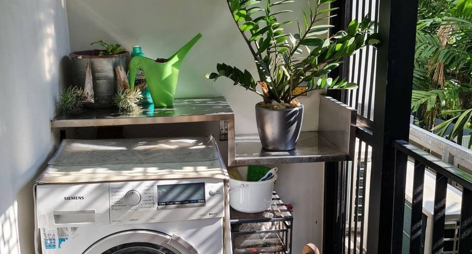 For sale 1 bed condo in Khlong Toei, Bangkok