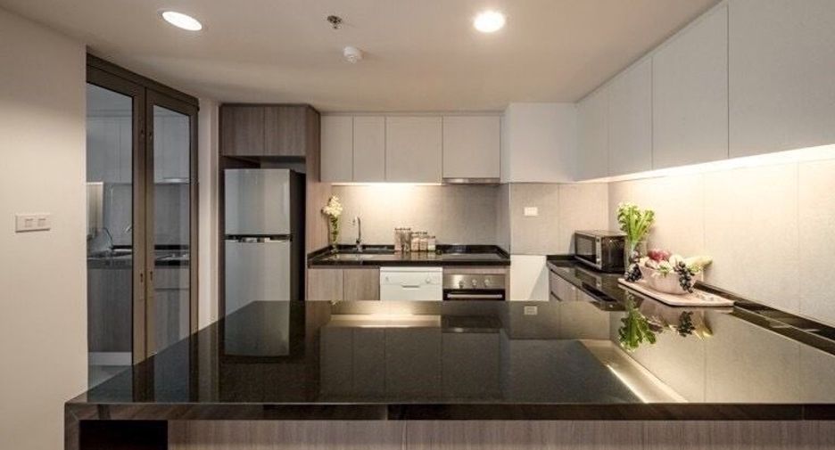 Condo en alquiler de 3 habitaciones en Khlong Toei, Bangkok