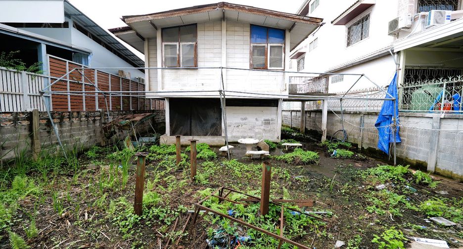 À vendre terrain à Bang Khae, Bangkok