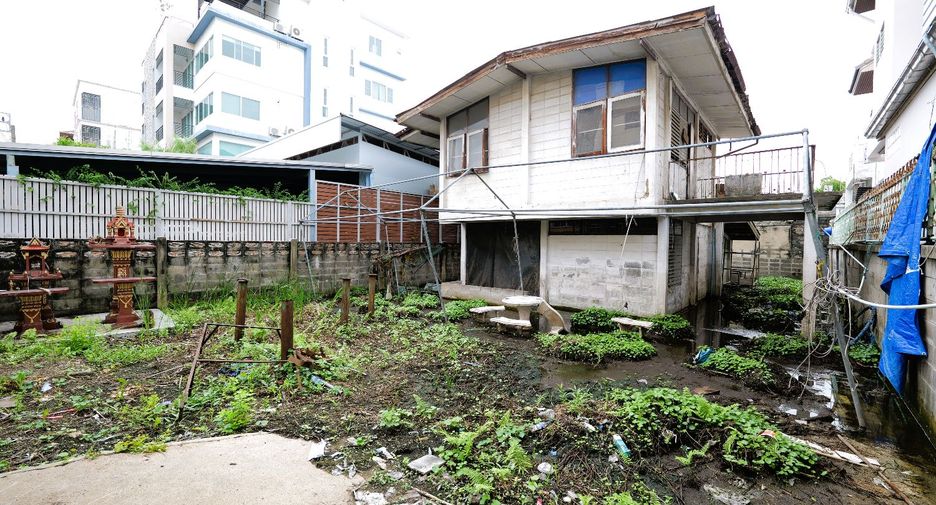 À vendre terrain à Bang Khae, Bangkok