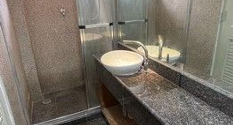Haus zur Miete mit 4 Zimmer in Thanyaburi, Pathum Thani