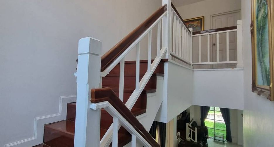 For sale 7 bedrooms villa in Hang Dong, Chiang Mai