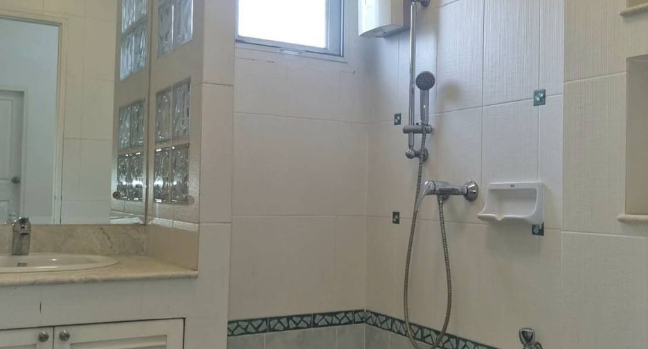 For sale 7 bedrooms villa in Hang Dong, Chiang Mai