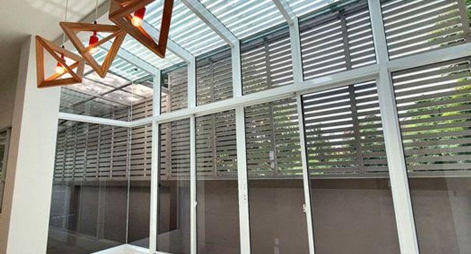 For sale 4 bedrooms house in Thawi Watthana, Bangkok