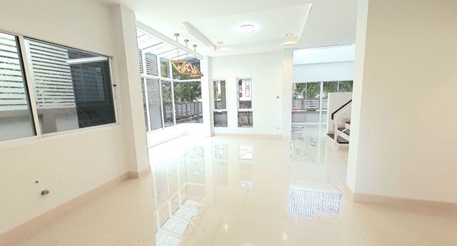 For sale 4 bedrooms house in Thawi Watthana, Bangkok