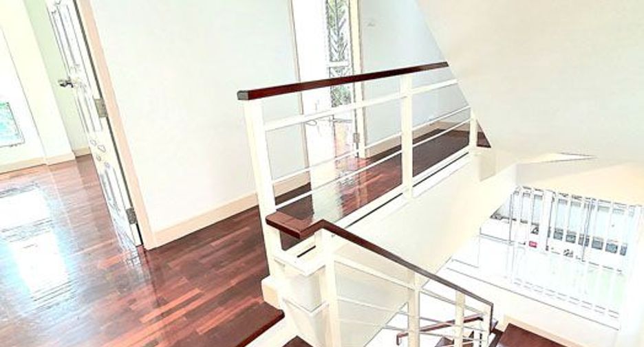 For sale 4 bedrooms house in Thawi Watthana, Bangkok
