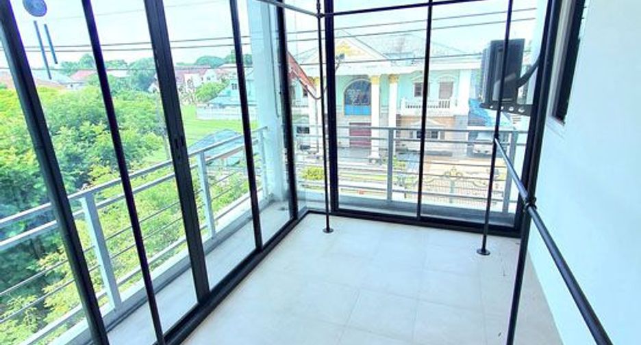 For sale 4 bedrooms house in Thawi Watthana, Bangkok