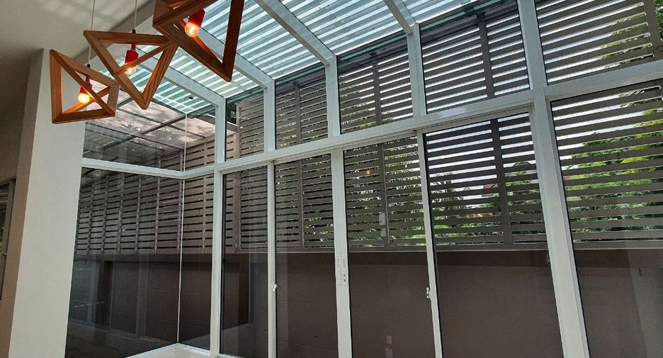 For sale 4 bedrooms house in Thawi Watthana, Bangkok