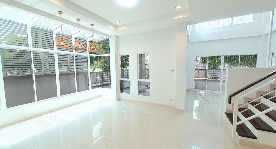 For sale 4 bedrooms house in Thawi Watthana, Bangkok