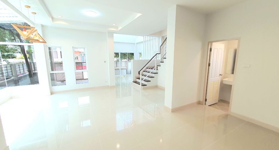 For sale 4 bedrooms house in Thawi Watthana, Bangkok