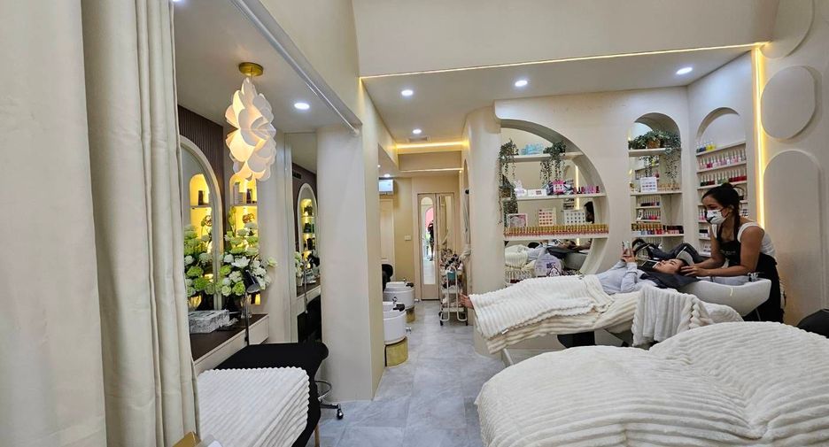 For rent retail Space in Watthana, Bangkok