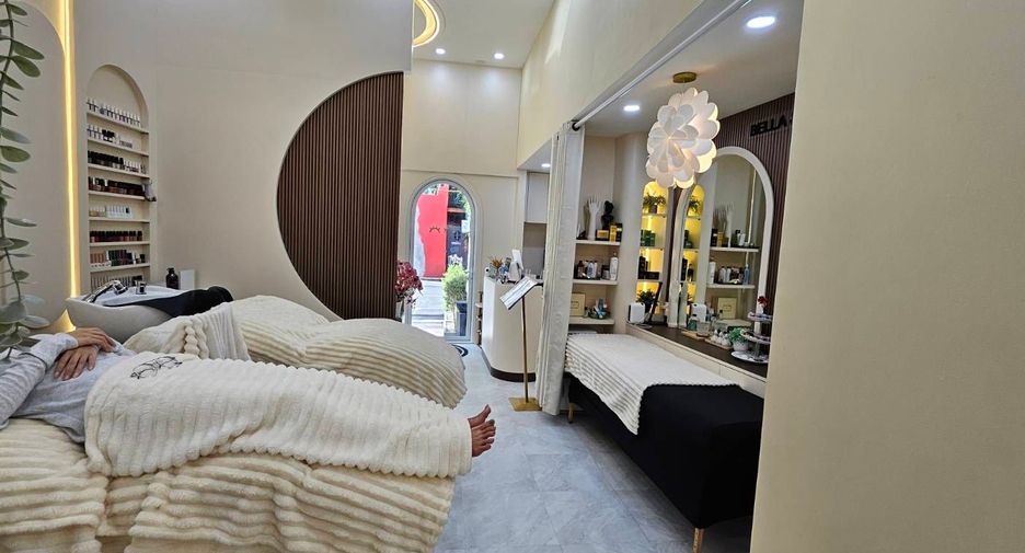 For rent retail Space in Watthana, Bangkok