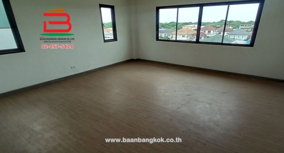 For sale 3 bedrooms townhouse in Min Buri, Bangkok