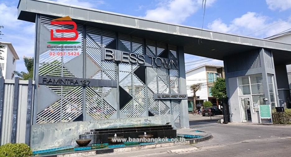 For sale 3 bedrooms townhouse in Min Buri, Bangkok