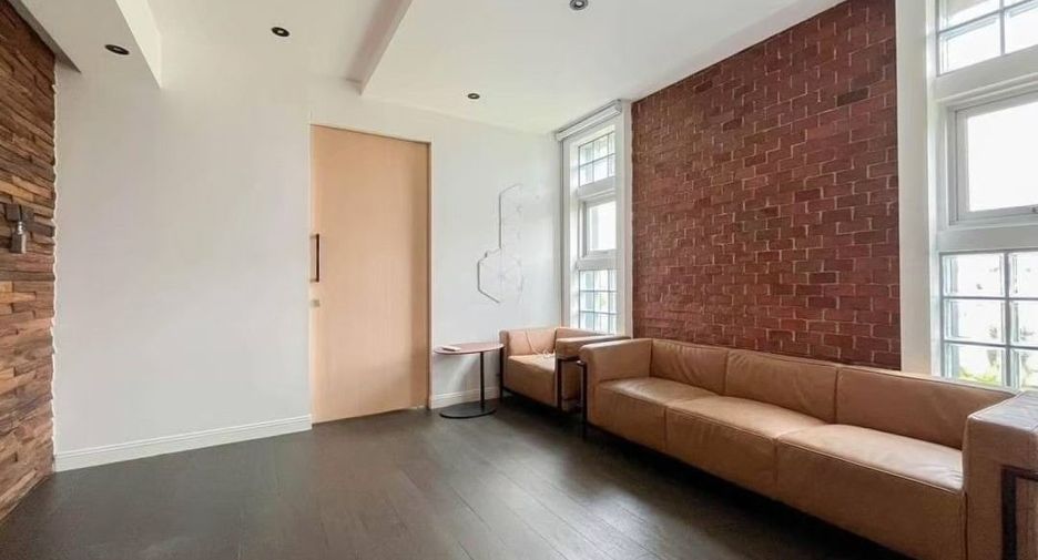 For sale 3 bedrooms condo in Watthana, Bangkok