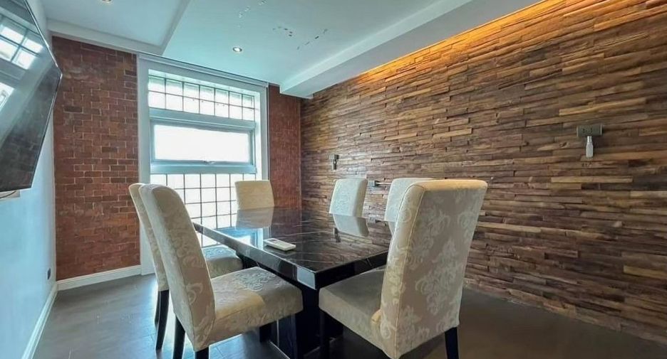 For sale 3 bedrooms condo in Watthana, Bangkok
