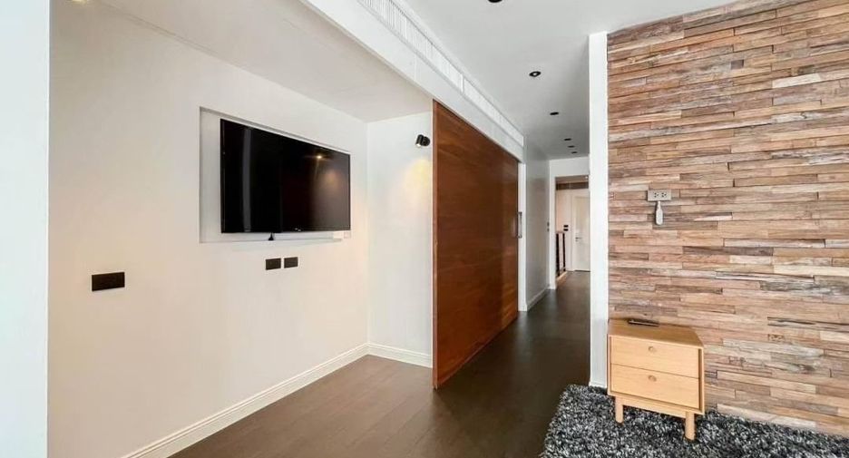 For sale 3 bedrooms condo in Watthana, Bangkok