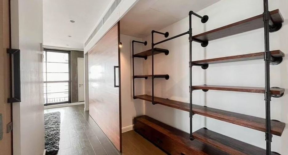 For sale 3 bedrooms condo in Watthana, Bangkok