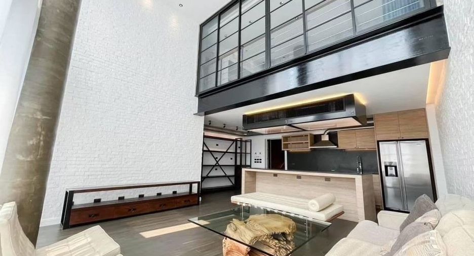 For sale 3 bedrooms condo in Watthana, Bangkok