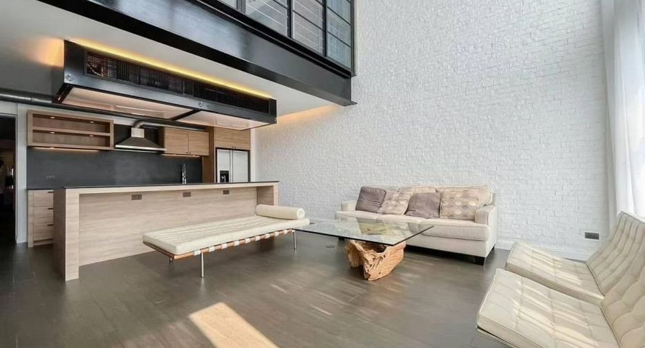 For sale 3 bedrooms condo in Watthana, Bangkok