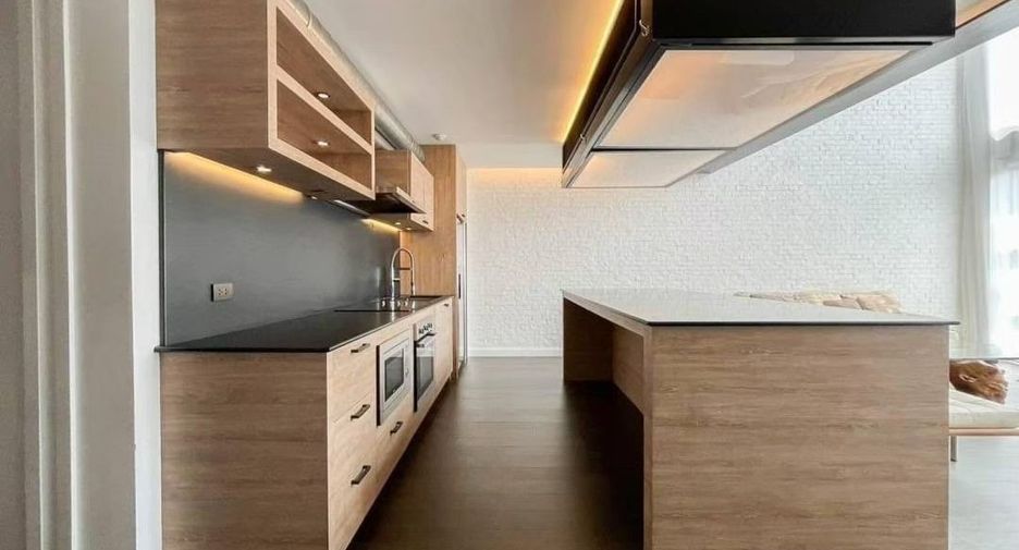 For sale 3 bedrooms condo in Watthana, Bangkok