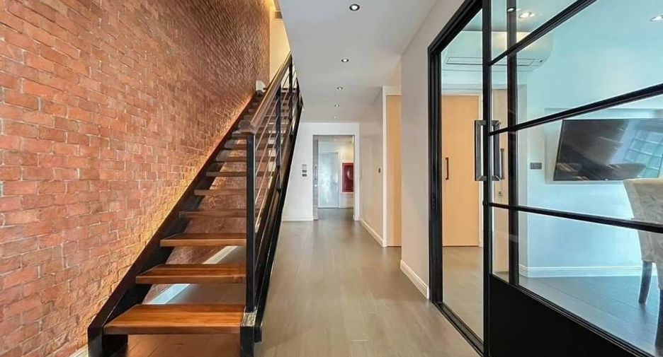 For sale 3 bedrooms condo in Watthana, Bangkok
