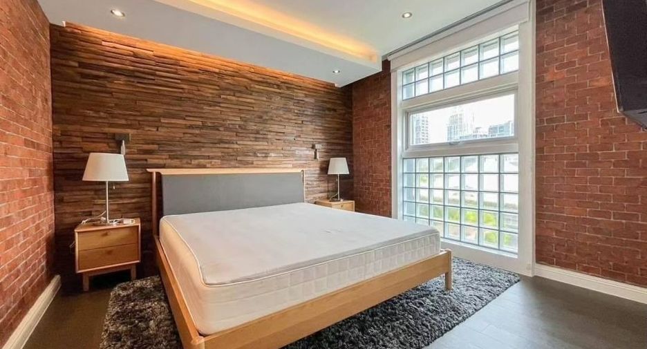 For sale 3 bedrooms condo in Watthana, Bangkok
