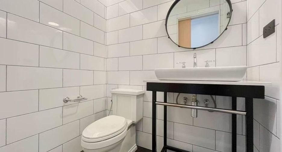 For sale 3 bedrooms condo in Watthana, Bangkok