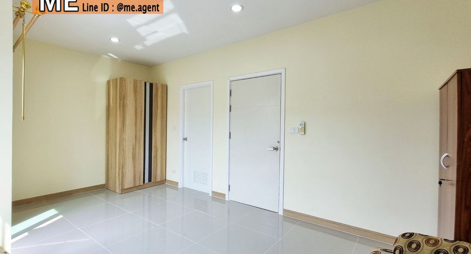 For rent 3 bedrooms townhouse in Suan Luang, Bangkok